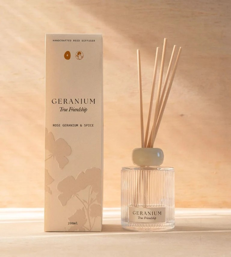 GERANIUM TRUE FRIENDSHIP ROSE GERANIUM AND SPICE REED DIFFUSER