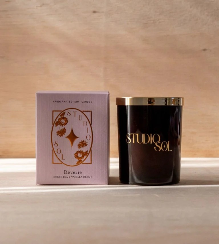 REVERIE SWEET PEA AND VANILLA CREME CANDLE 200GM