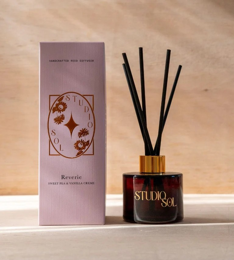 REVERIE SWEET PEA AND VANILLA CREME REED DIFFUSER 100ML