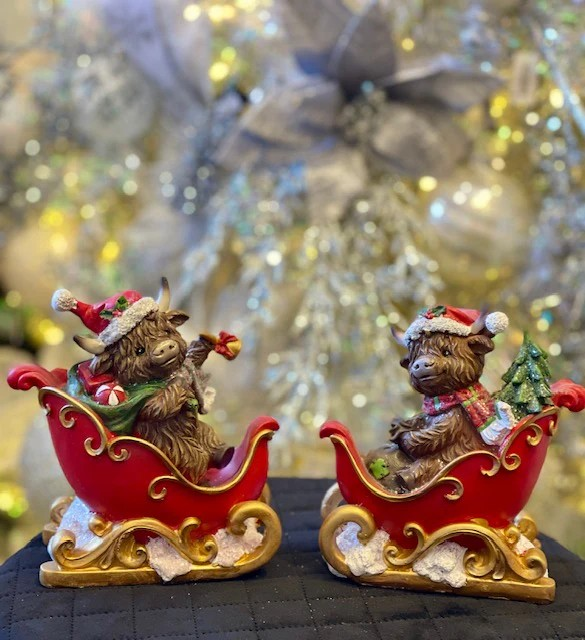 CHRISTMAS HIGHLAND COW SLEIGH