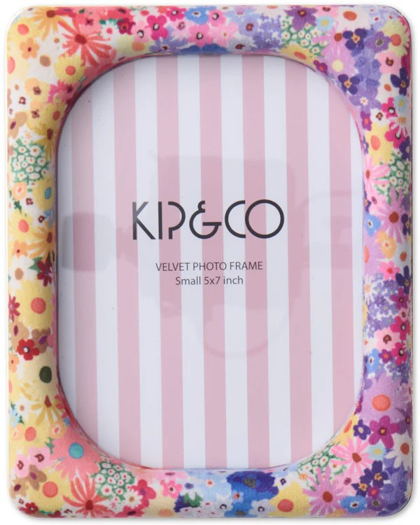 KIP & CO POSIE LANE OVAL VELVET PHOTO FRAME 